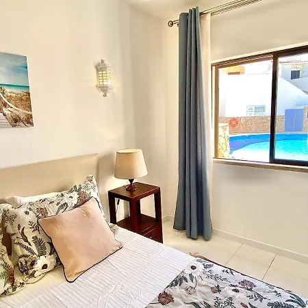 2 Bedroom With Pool In Monte Dourado,