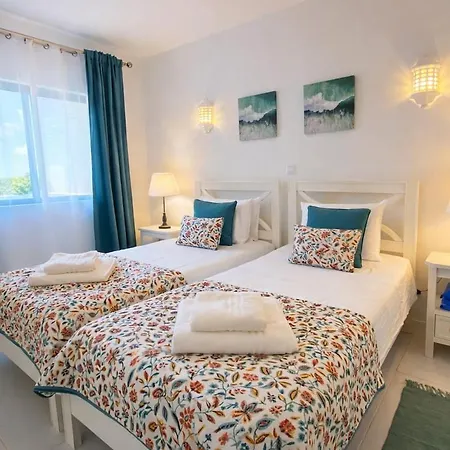2 Bedroom With Pool In Monte Dourado,