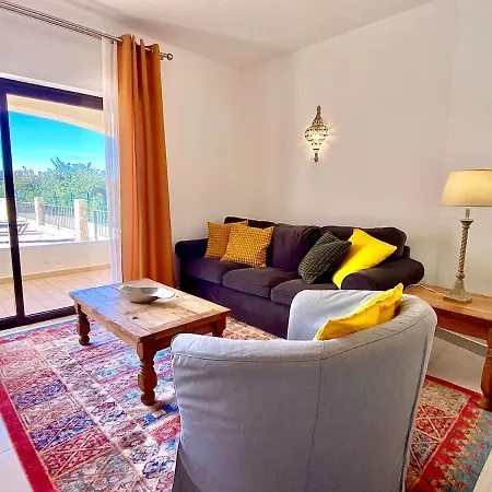 2 Bedroom With Pool In Monte Dourado, شقة