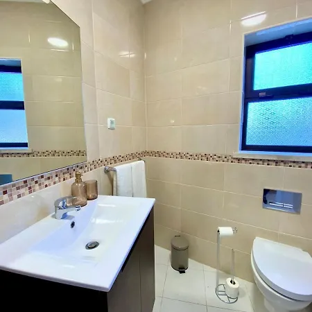 2 Bedroom With Pool In Monte Dourado,